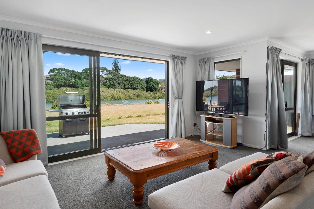 The Waterfront Ruakaka - Ruakaka Holiday Home Eksteriør billede